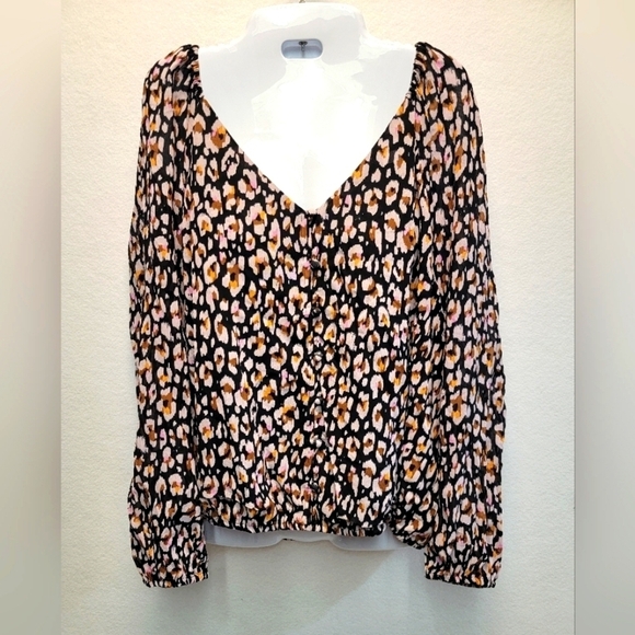 SANCTUARY Women's Size 1X Long Sleeve,  Button Front V-neck,  Elastic Shoulders - Picture 1 of 10